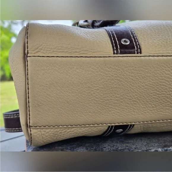 Coach Chelsea Beige Pebbled Leather Zipper Closure Shoulder Bag - Picture 11 of 15